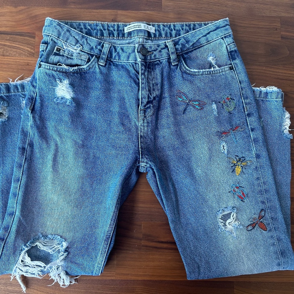 Zara Distressed Boyfriend Jeans Embroidered Bugs Insect Size 4